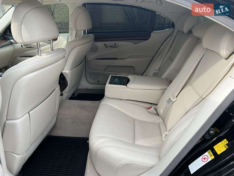 Седан Lexus LS 2014 в Черкасах