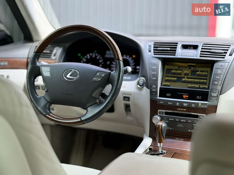 Седан Lexus LS 2011 в Києві
