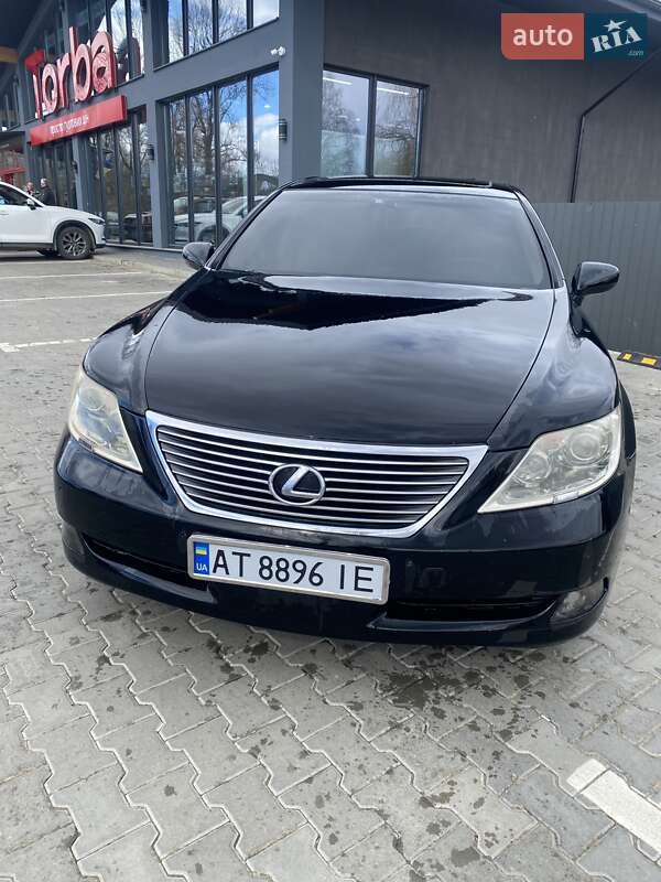 Седан Lexus LS 2007 в Косове
