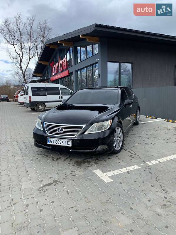 Седан Lexus LS 2007 в Косове
