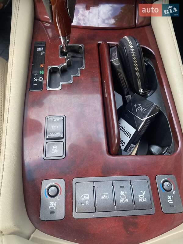 Седан Lexus LS 2007 в Косове