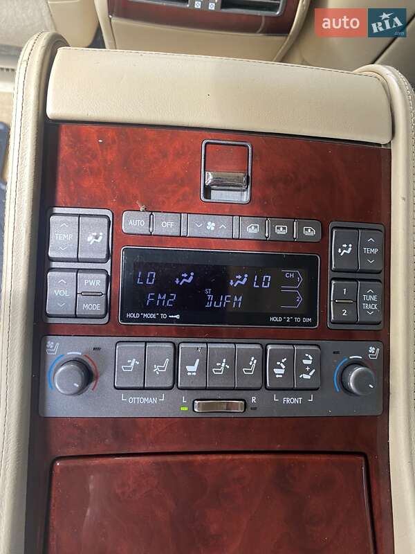 Седан Lexus LS 2007 в Косове