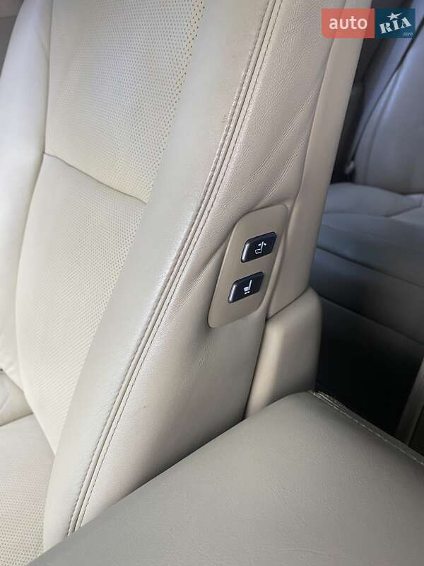 Седан Lexus LS 2007 в Косове
