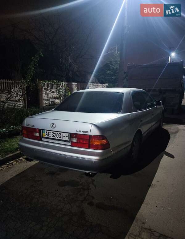 Седан Lexus LS 1998 в Кривом Роге