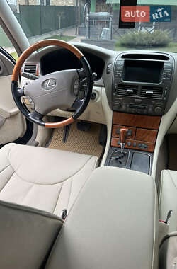 Седан Lexus LS 2001 в 