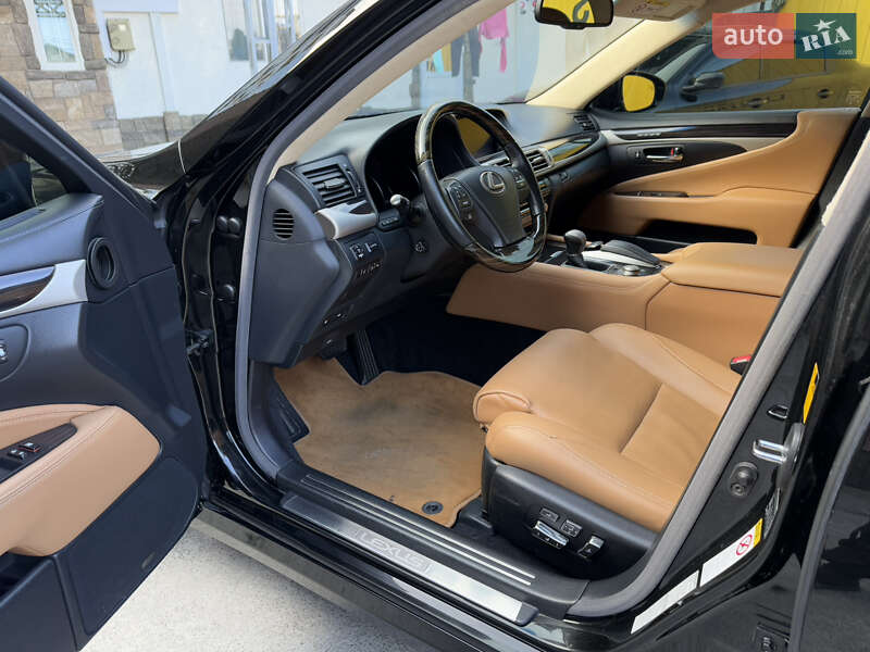 Седан Lexus LS 2012 в Умани