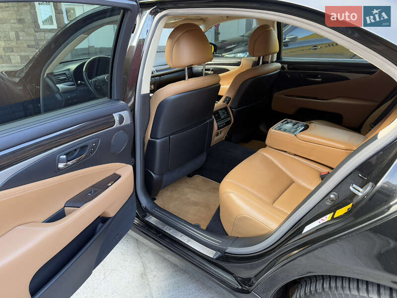 Седан Lexus LS 2012 в Умани