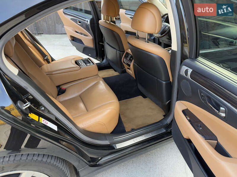 Седан Lexus LS 2012 в Умани