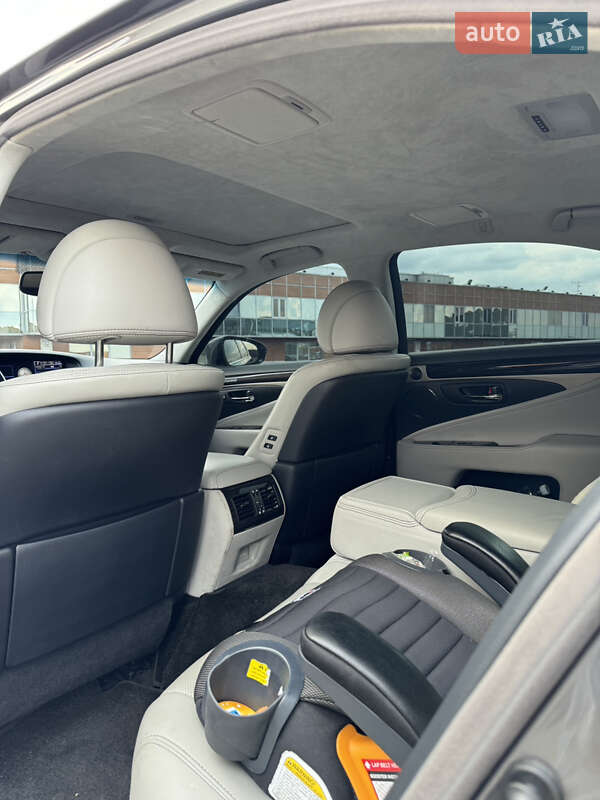 Седан Lexus LS 2014 в Киеве