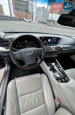 Седан Lexus LS 2014 в 