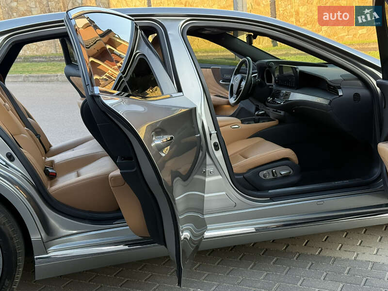 Седан Lexus LS 2022 в Ровно
