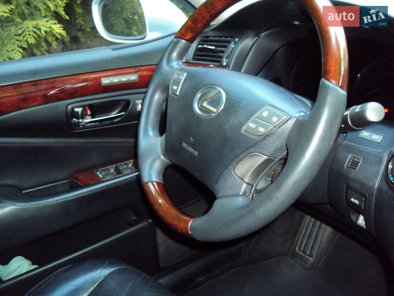 Седан Lexus LS 2008 в Дніпрі