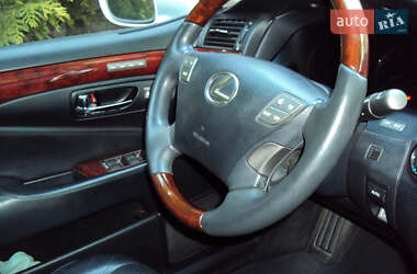 Седан Lexus LS 2008 в 