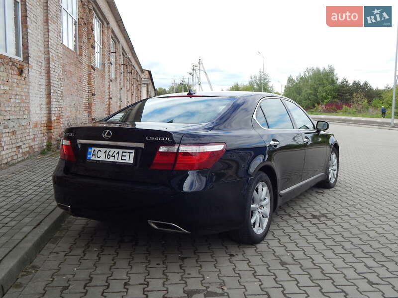 Седан Lexus LS 2007 в Нововолынске