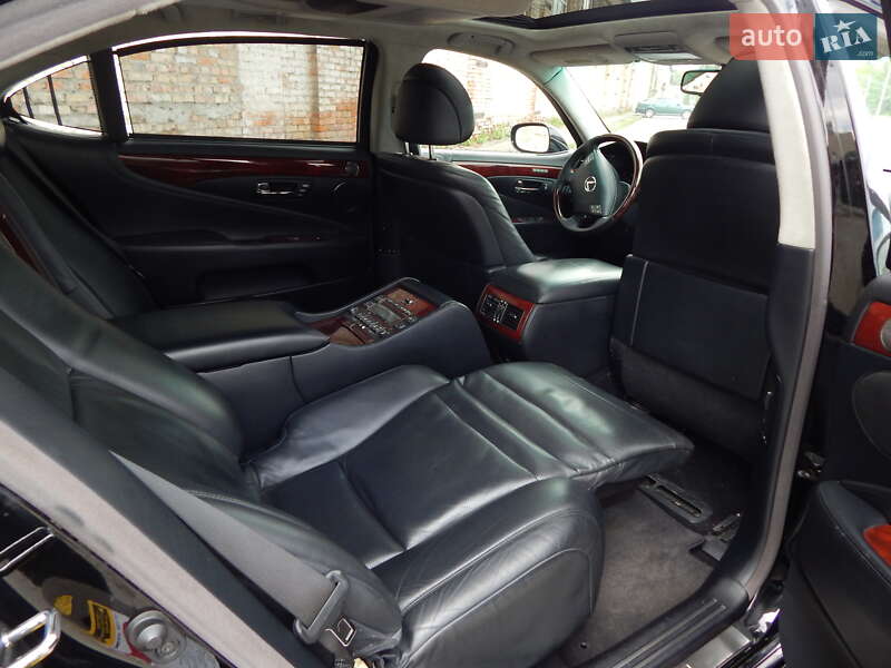 Седан Lexus LS 2007 в Нововолынске