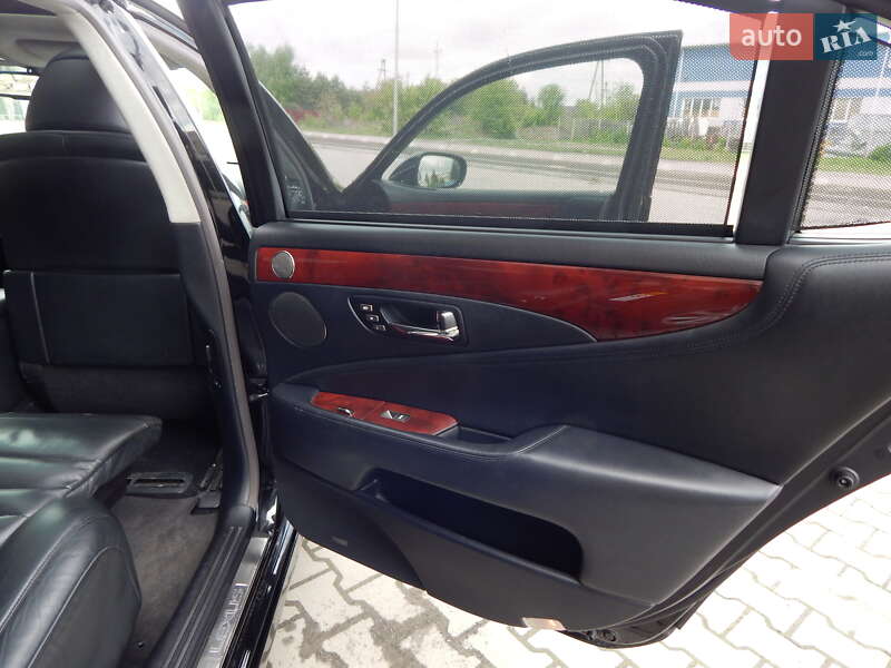 Седан Lexus LS 2007 в Нововолынске