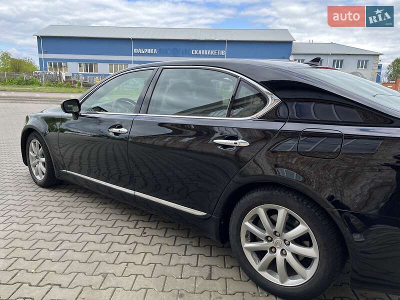 Седан Lexus LS 2007 в Нововолынске