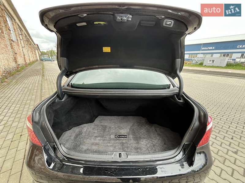 Седан Lexus LS 2007 в Нововолынске