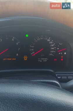 Седан Lexus LS 2003 в 