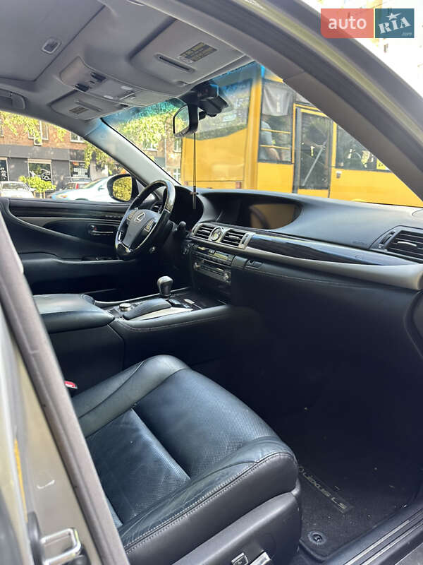 Седан Lexus LS 2013 в Киеве