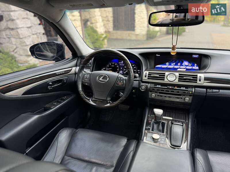 Седан Lexus LS 2013 в Львові