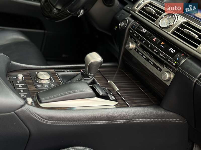 Седан Lexus LS 2013 в Львові