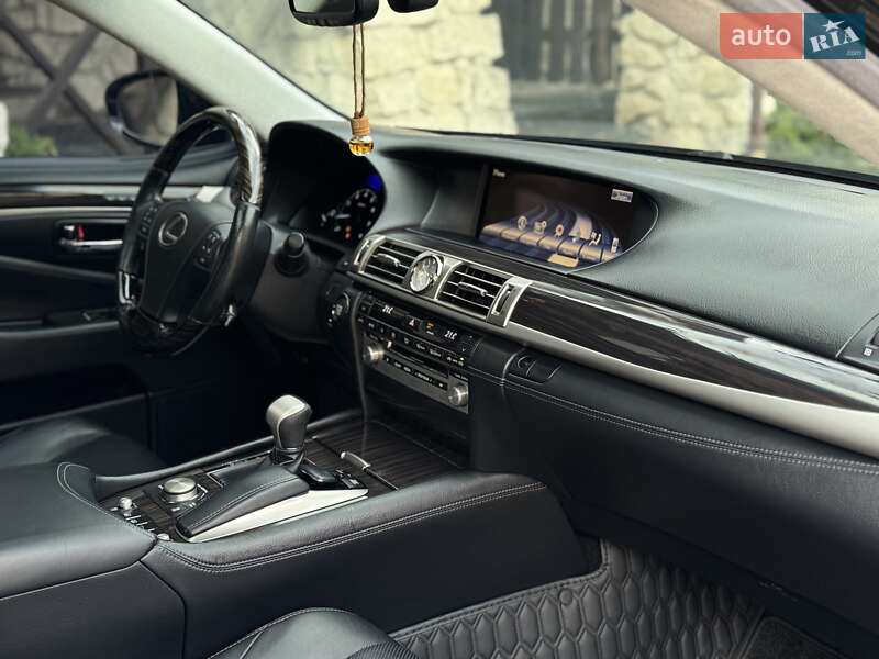 Седан Lexus LS 2013 в Львові