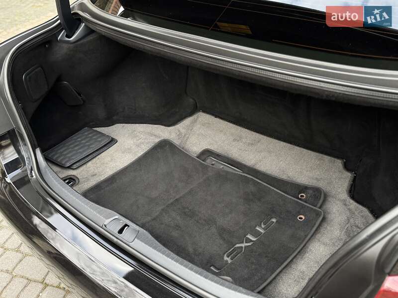 Седан Lexus LS 2013 в Львові