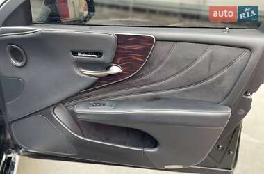 Седан Lexus LS 2018 в 
