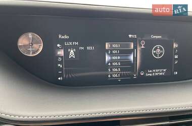 Седан Lexus LS 2018 в 