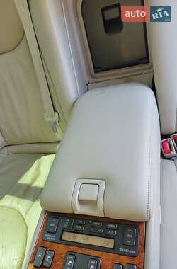 Седан Lexus LS 2005 в 