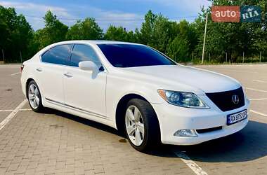 Седан Lexus LS 2008 в Сумах