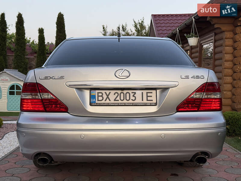 Седан Lexus LS 2004 в Вараше