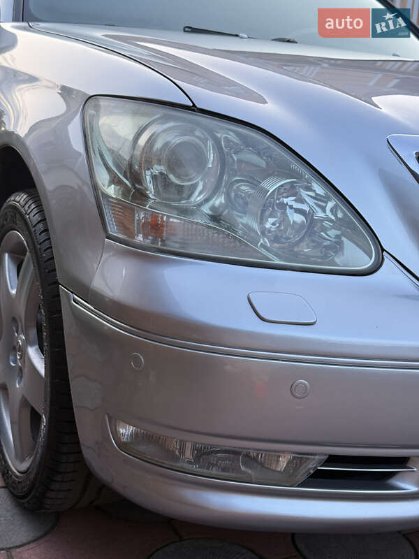 Седан Lexus LS 2004 в Вараше
