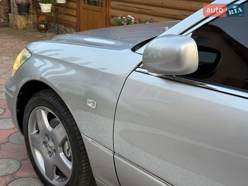 Седан Lexus LS 2004 в Вараше