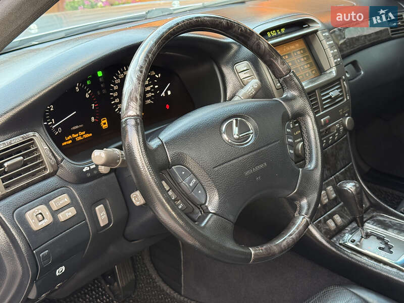 Седан Lexus LS 2004 в Вараше