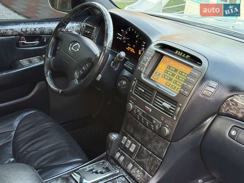 Седан Lexus LS 2004 в Вараше