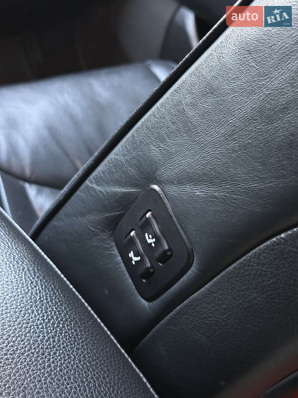Седан Lexus LS 2004 в Вараше