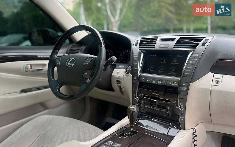Седан Lexus LS 2007 в Львове