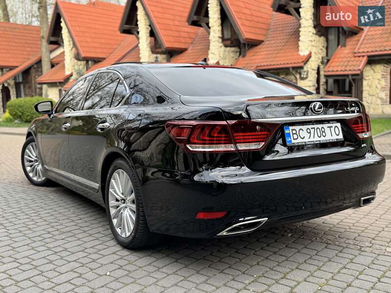 Седан Lexus LS 2013 в Львове