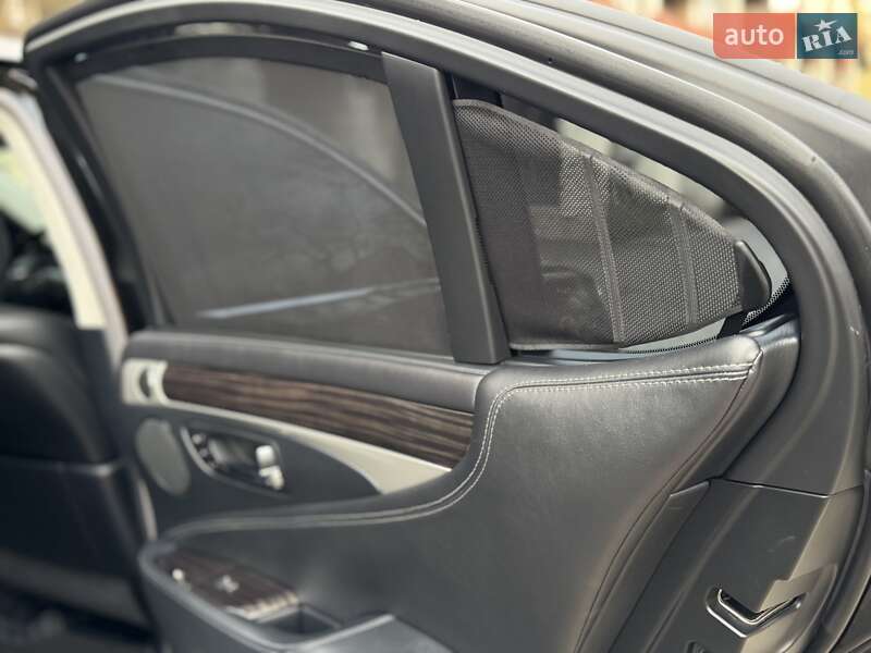 Седан Lexus LS 2013 в Львове