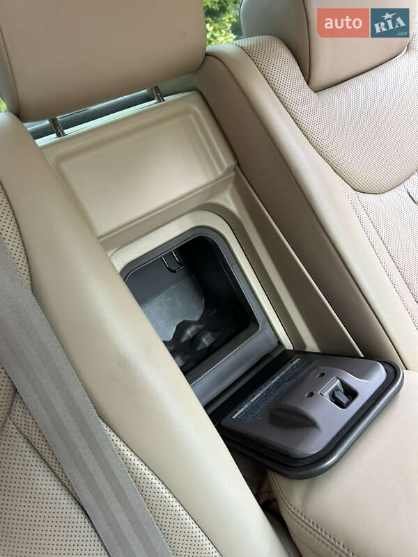 Седан Lexus LS 2004 в Яремче
