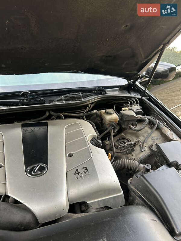 Седан Lexus LS 2004 в Яремче