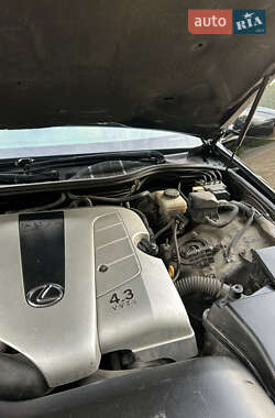 Седан Lexus LS 2004 в 