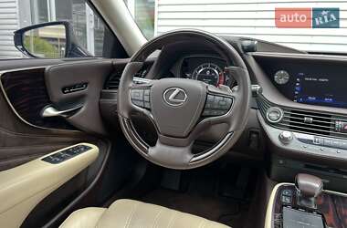 Седан Lexus LS 2018 в 