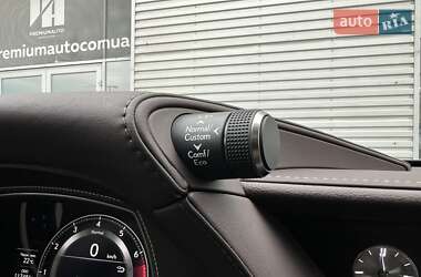 Седан Lexus LS 2018 в 