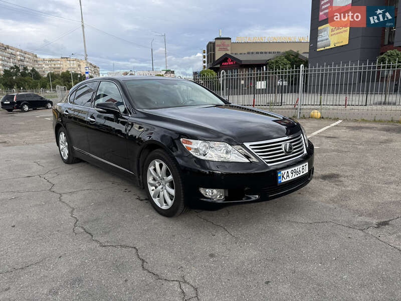 Lexus LS 2011