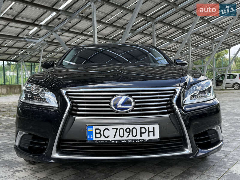 Седан Lexus LS 2013 в Львове