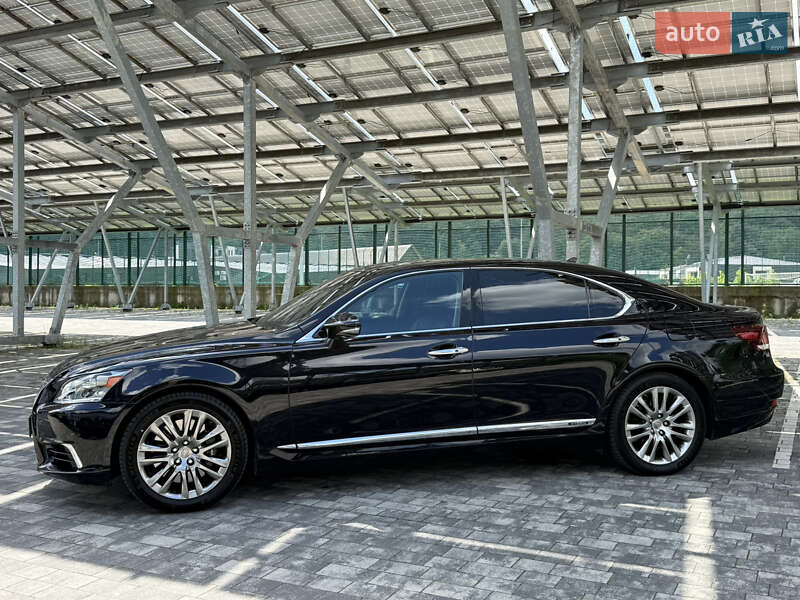 Седан Lexus LS 2013 в Львове