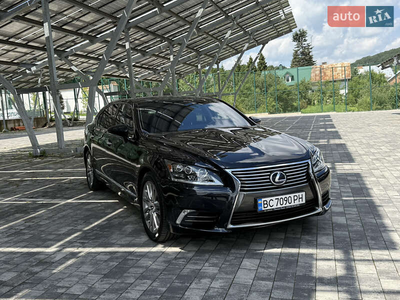 Седан Lexus LS 2013 в Львове